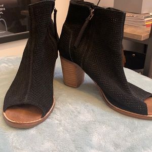 Toms heeled peep toe zipper booties